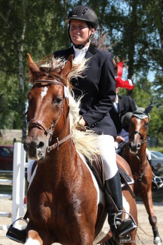 Vikina, dekorování parkuru ZL Klatovy, 3. místo z 80 koní, srpen 2012